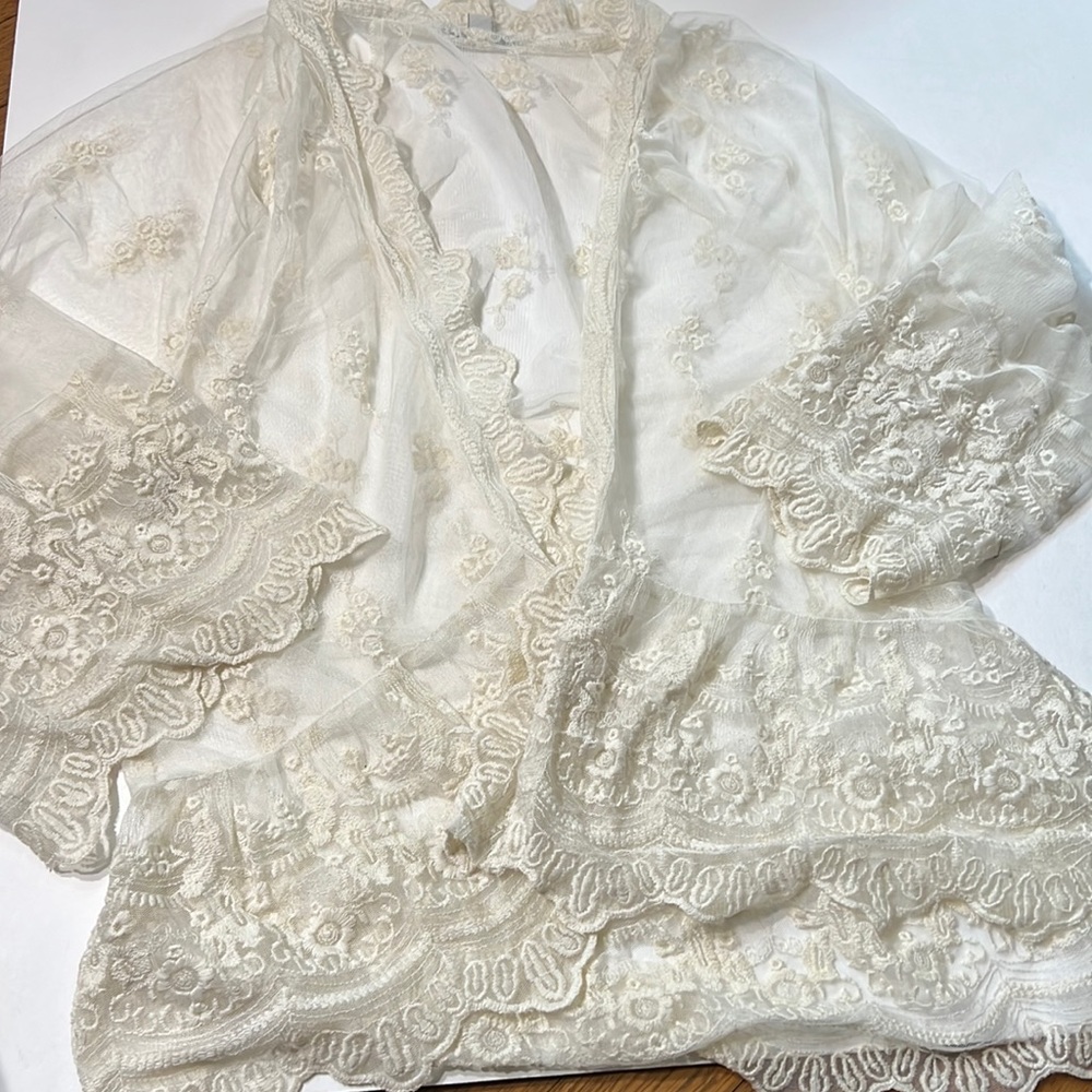 American Eagle ivory lace kimono